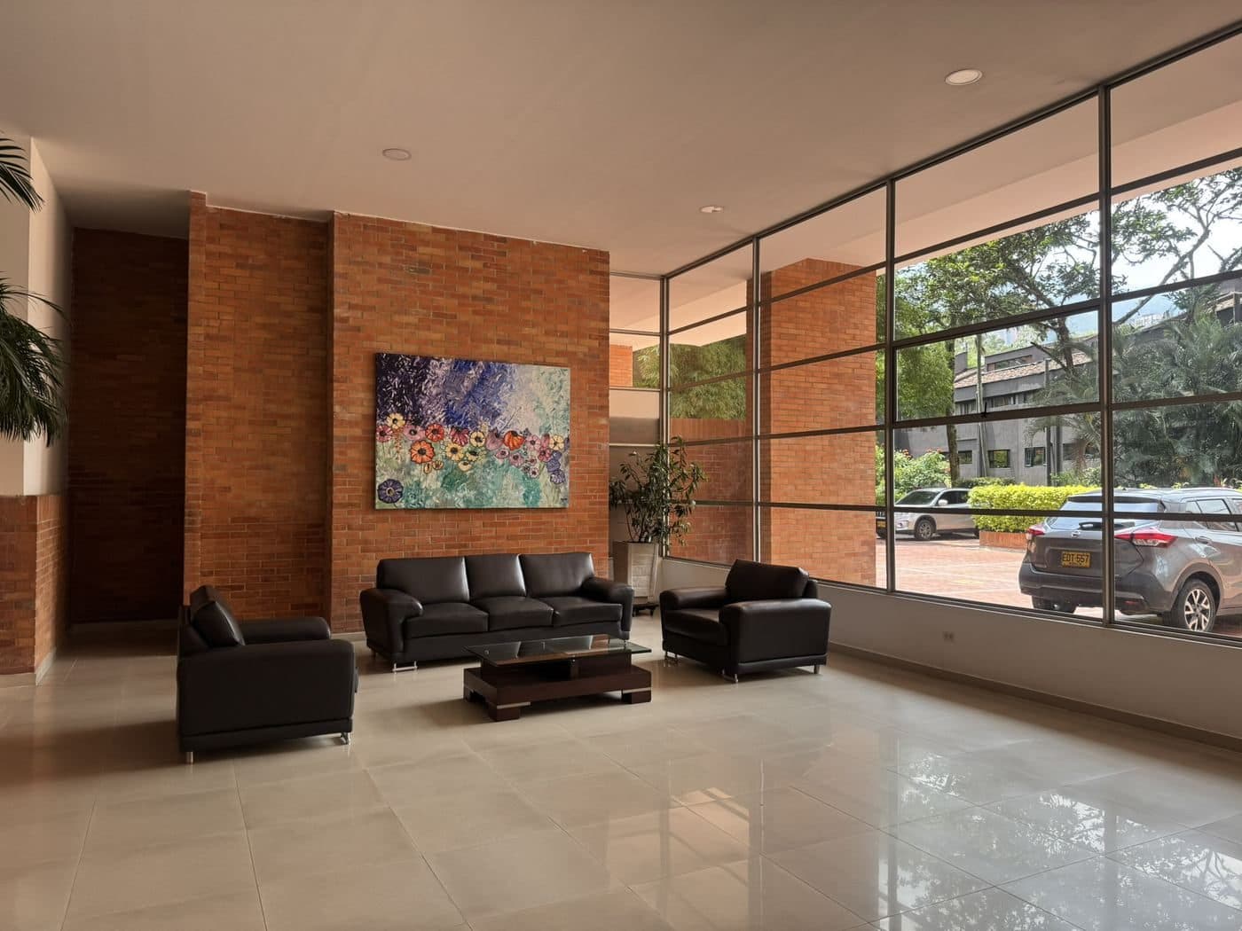 Apartamento en torre con lobby propio y portería